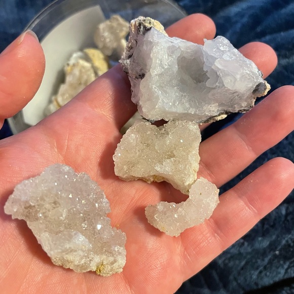 Lot of white quartz geodes - Picture 4 of 4